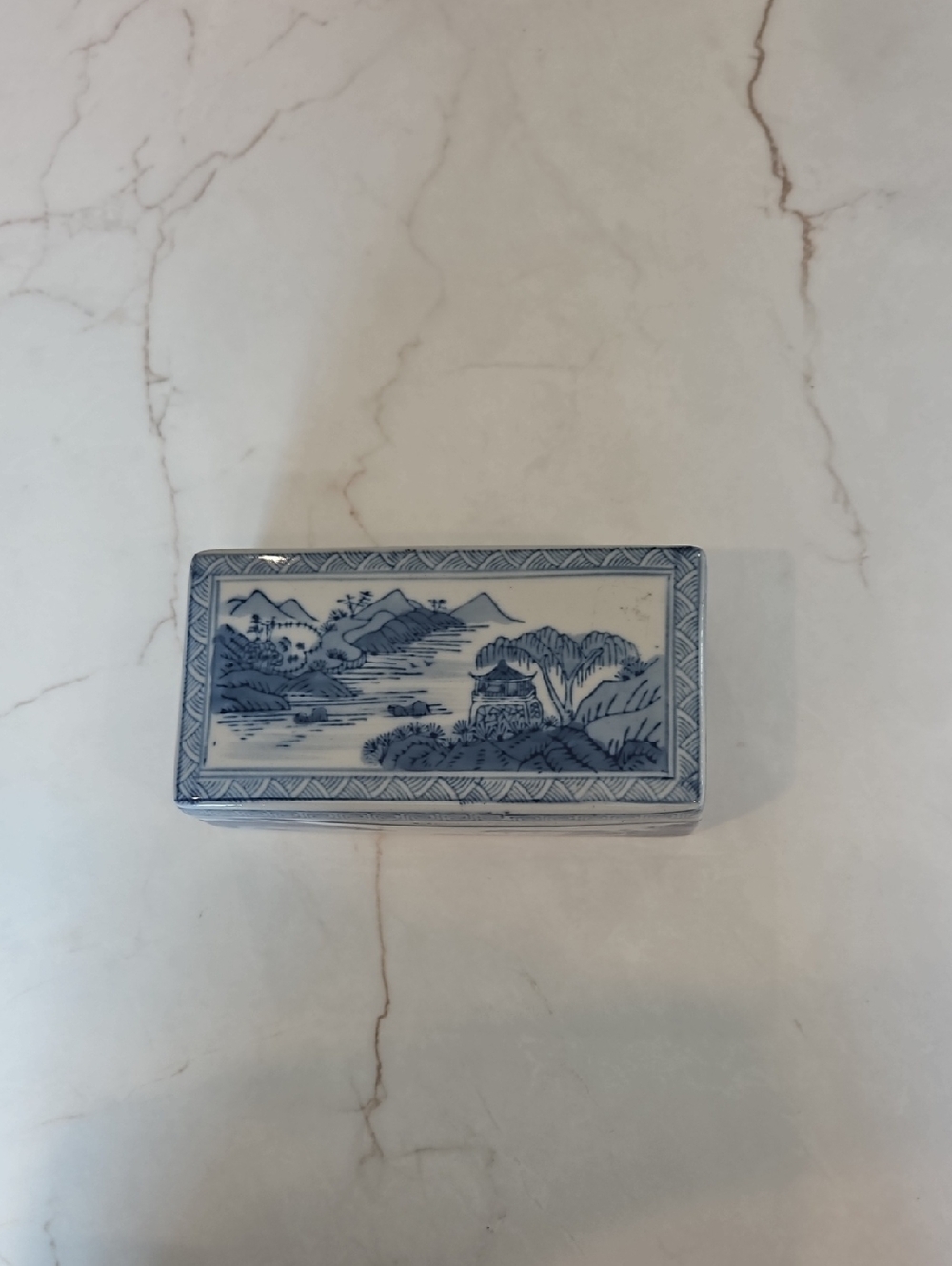 Covered Antique Chinese Porcelain Qianlong Mark Blue White Landscape